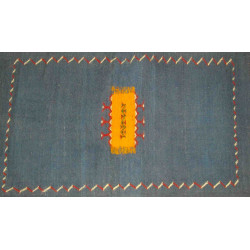 tapis mrirt bleu tissé à partir d'une laine vierge aux couleurs d'origine végétal 