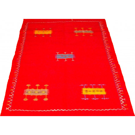 Tapis traditionnel marocain tissé à partir d'une laine naturelle au couleurs d'origine végétal 